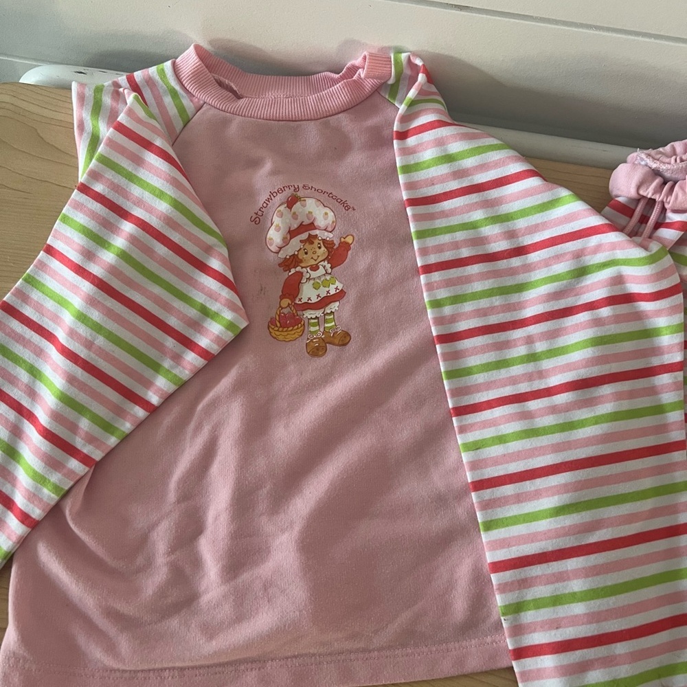 Courtney's™ Strawberry Shortcake™ Pajamas for Girls Small 7/8 - Picture 2 of 6